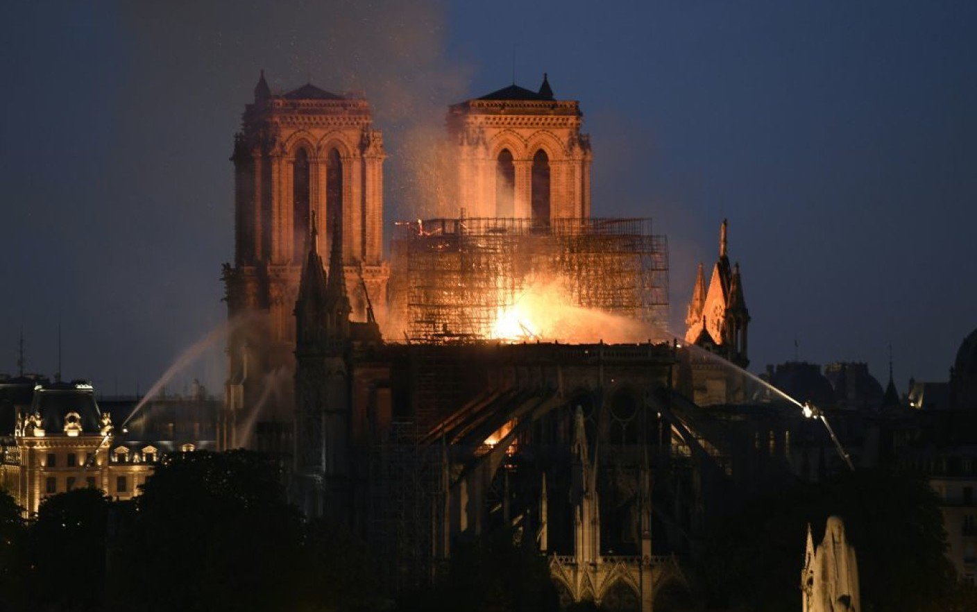 Primele imagini din interiorul catedralei Notre-Dame după incendiul devastator