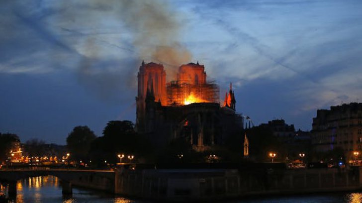  Mărturia elevei care a fost tunsă de o colegă, în clasă. Și-au bătut joc de fata mea