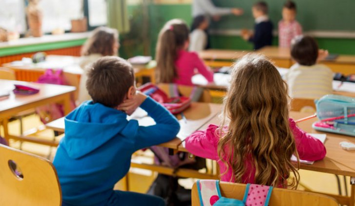 Panică la grădiniță! Copii răniți, după ce paturile au căzut peste ei