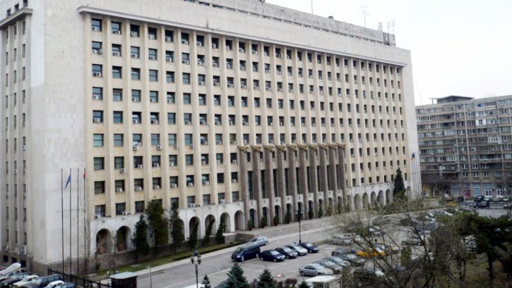 Protest al salariaţilor feroviari, în faţa Ministerului Transporturilor