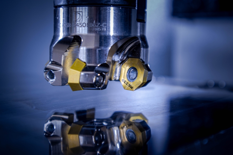 Cum functioneaza o freza electrica verticala