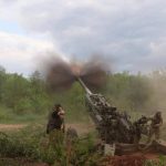 În regiunea Harkov, artileria ucraineană nu-i slăbește pe ruși / Putin și Brigada 14 Mecanizată – reportaj AFP