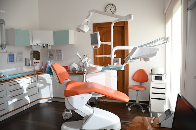 dentist Bucuresti instaleaza