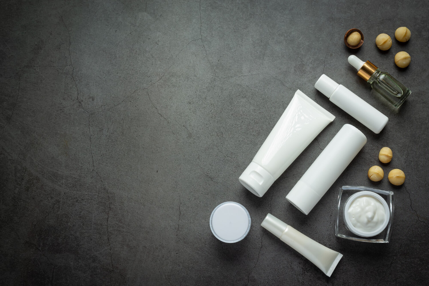 Top 5 Produse Esențiale pentru o Rutină Zilnică de Îngrijire a Pielii de Succes