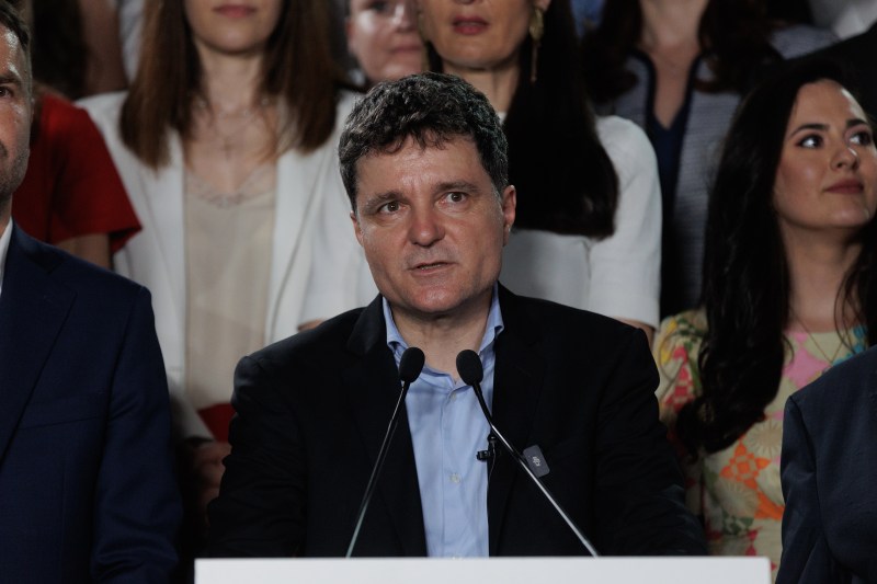 fanatik.ro: Cine sunt cei doi bărbați care l-au împrumutat pe Nicușor Dan cu sume uriașe înainte de alegeri. Unul din ei a dat în judecată USR