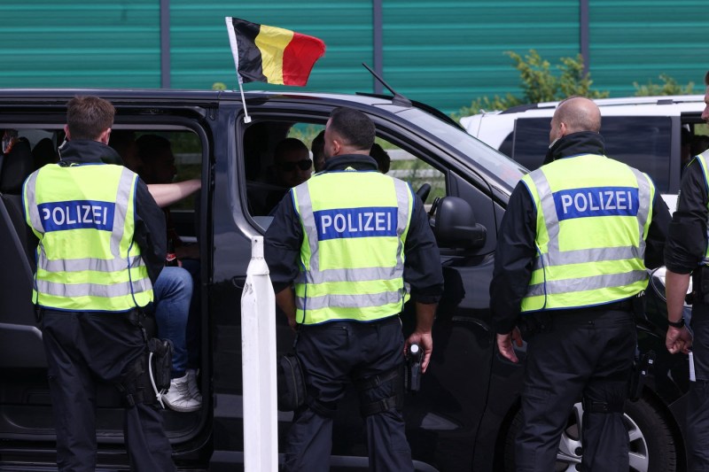Un tânăr român, lovit cu maceta într-o comună belgiană după finalul meciului România – Belgia