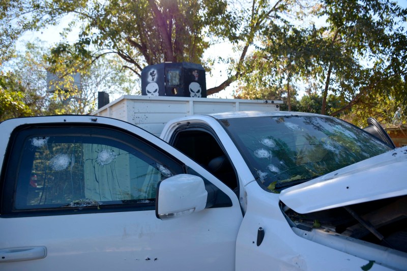 Descoperire macabră în Mexic: 19 cadavre au fost găsite într-un camion, cu urme de gloanțe, în războiul dintre traficanții de droguri