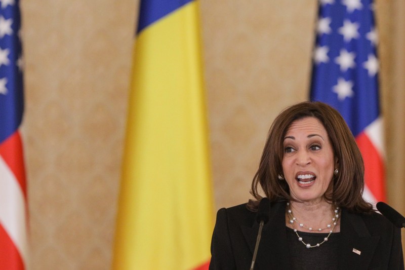 fanatik.ro: Kamala Harris nu e agreată de democrați pentru a-l înlocui pe Joe Biden. Trei guvernatori şi un senator conduc în sondajele din statele cheie