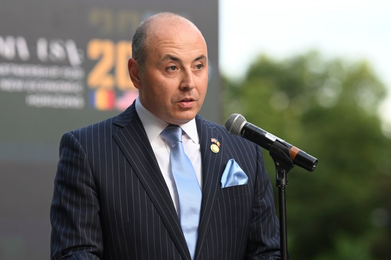 Prima reacție a României la tentativa de asasinat la adresa lui Trump, venită de la Ambasada României la Washington