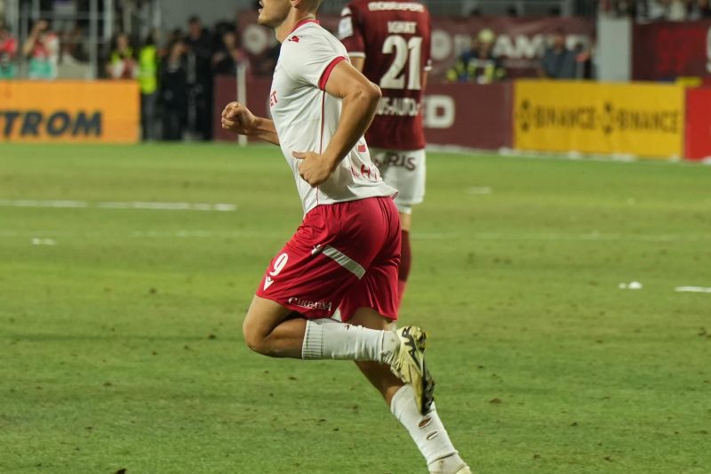 Rapid schimbă gazonul în timpul campionatului: azi a început înlocuirea suprafeței de joc din Giulești