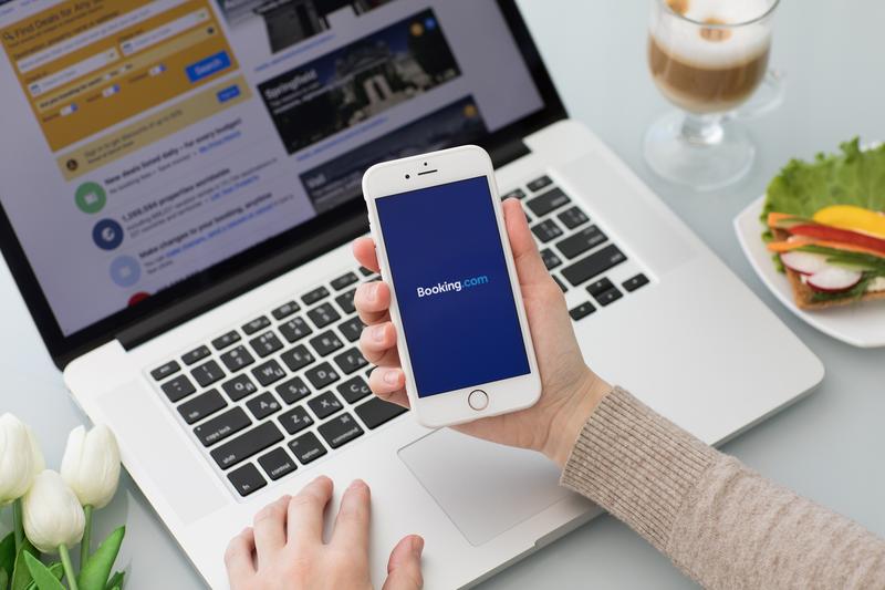 Rezervare pe Booking, Foto: Shutterstock