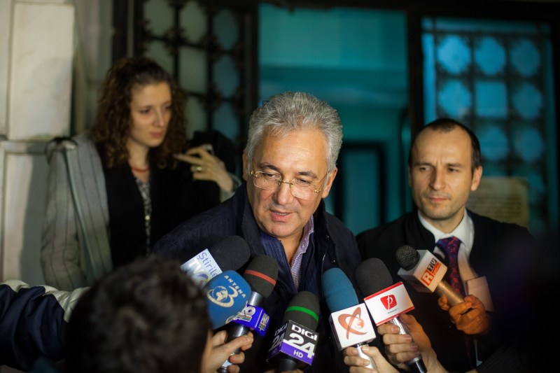 Adriean Videanu și soția sa, opriți pe aeroportul din Munchen cu bijuterii de 650.000 de euro. Fostul ministru susține că este „o neînțelegere” legată de plata taxelor