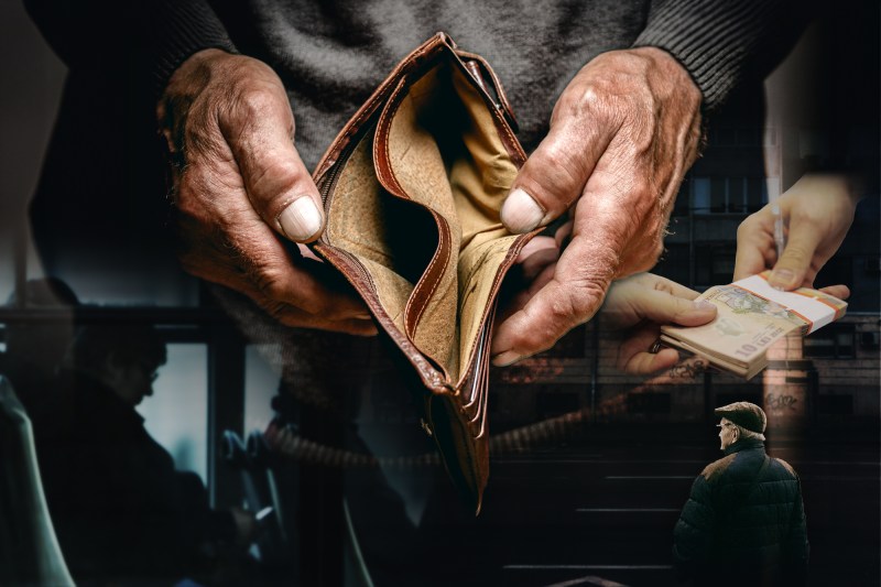 De ce sunt obligați pensionarii să plătească CAS dacă se reangajează? Un expert a sesizat Curtea Constituțională