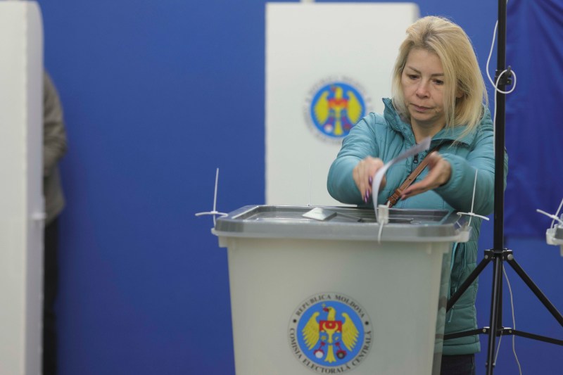 La referendumul pro-UE, Chișinăul a votat invers decât Republica Moldova