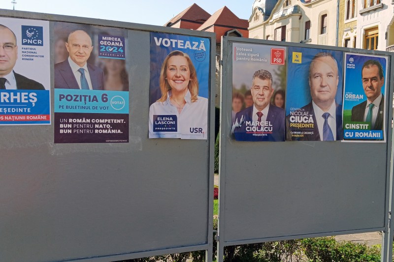 Afișele candidaților la alegerile prezidențiale și parlamentare din 2024. Foto: Adrian Păcurariu / Shutterstock