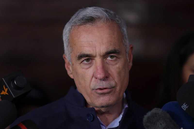 Călin Georgescu amenință cu excluderea jurnaliștilor de pe grupul de comunicare cu presa dacă nu respectă o serie de reguli: „Puneți doar o întrebare” / „Am aprecia dacă nu comentați răspunsurile”