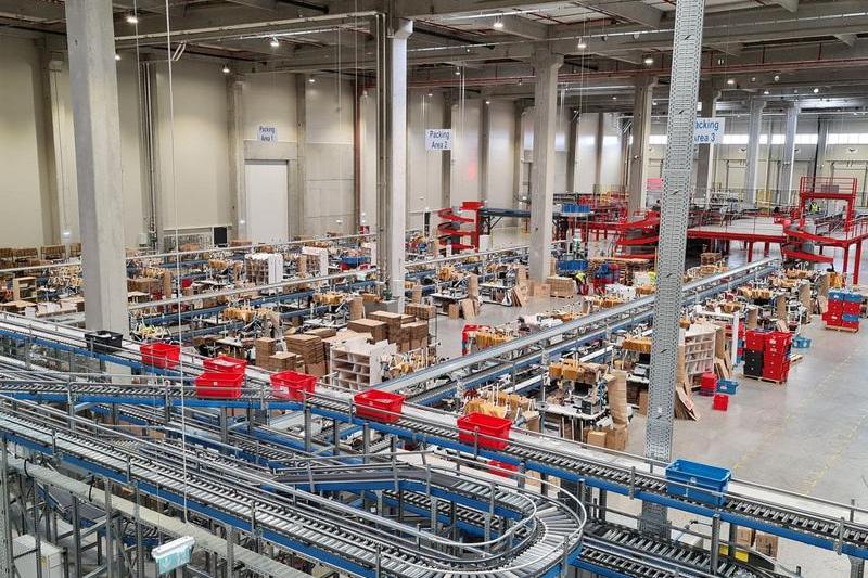 In cel mai mare depozit eMAG, Foto: Vlad Barza / HotNews.ro