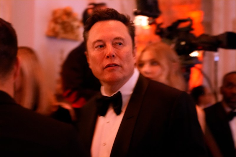 SUA: Contactele lui Elon Musk cu oficiali ruşi ar trebui investigate de Pentagon, cer doi senatori democraţi. „Ne pune în pericol securitatea națională”