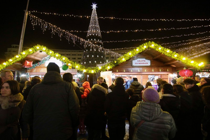 Târgul de Crăciun Bucureşti se deschide vineri, cu tot cu aprins luminițe. Care este programul din acest weekend