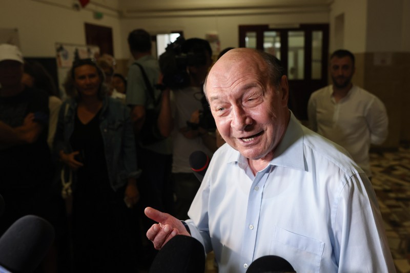 Traian Băsescu, mesaj acid cu doar câteva ore înainte de alegeri: „Eu plec în Congoooooooo!”