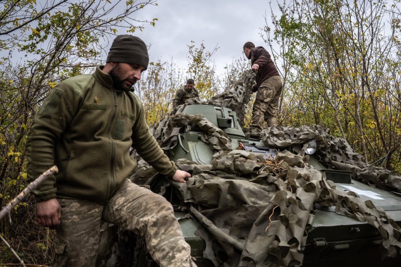 Ucraina avertizează că are nevoie de noi arme mai rapid decât are nevoie de noi soldați