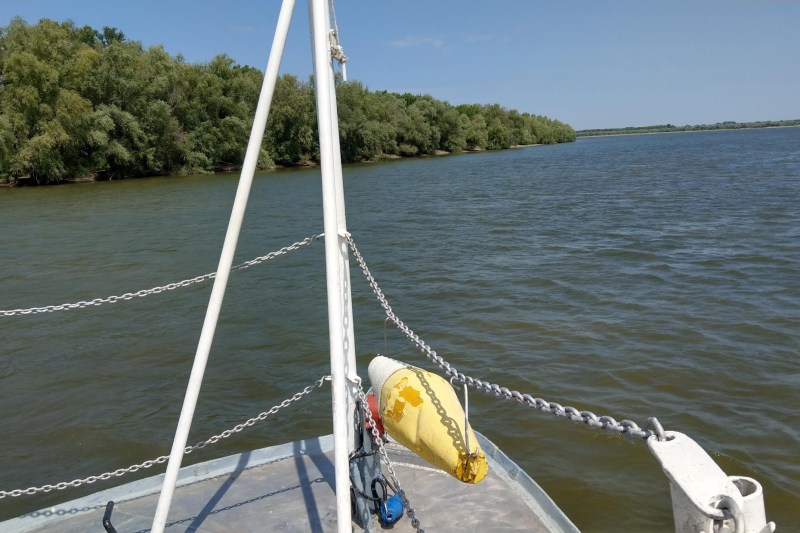Accident grav pe Dunăre: O șalupă a Poliţiei Tulcea s-a răsturnat pe braţul Sfântu Gheorghe. Un polițist a murit, alți trei au fost răniți