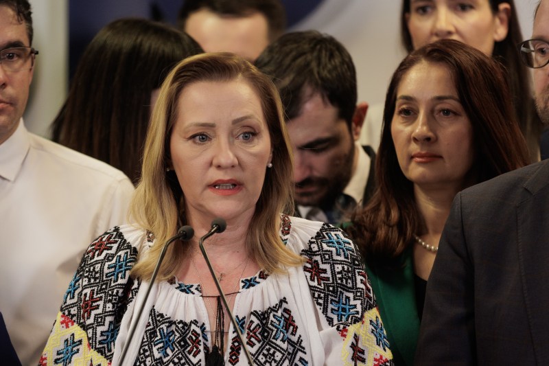 Elena Lasconi îi explică lui Donald Trump, într-o scrisoare, că nu este o „candidată a lui Soroș”: Rusia se joacă cu România. Nu voi renunța la luptă / România este mai fragilă ca oricând
