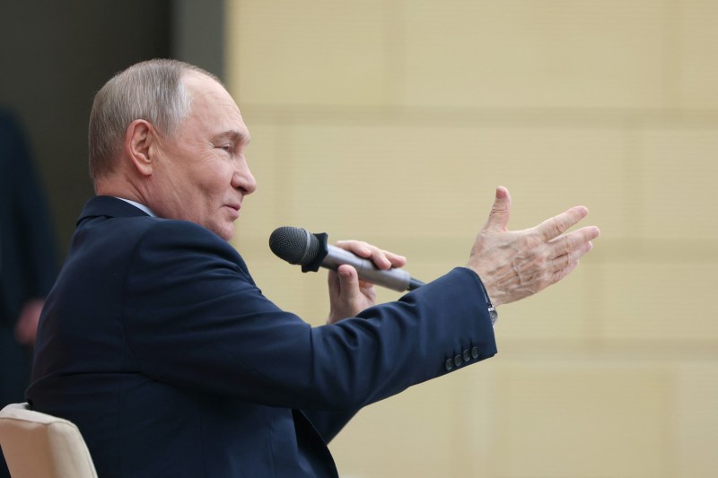 Prima reacție a lui Vladimir Putin după ce Călin Georgescu a intrat, oficial, în finala prezidențială din România