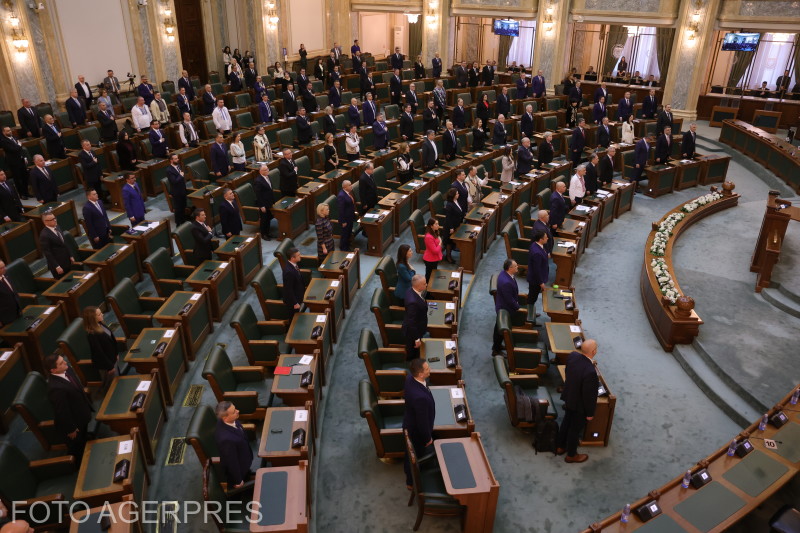 Senatorii şi deputaţii, convocaţi luni dimineaţă pentru a-i alege pe preşedinţii celor două Camere. Când este așteptat Iohannis să desemneze premierul