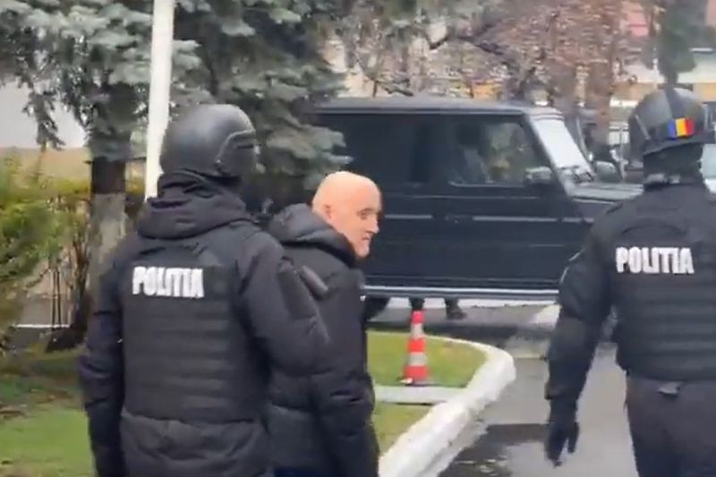VIDEO Prima declarație a lui Horațiu Potra, după ce a fost săltat de polițiști. Un câine de urmă inspectează mașina