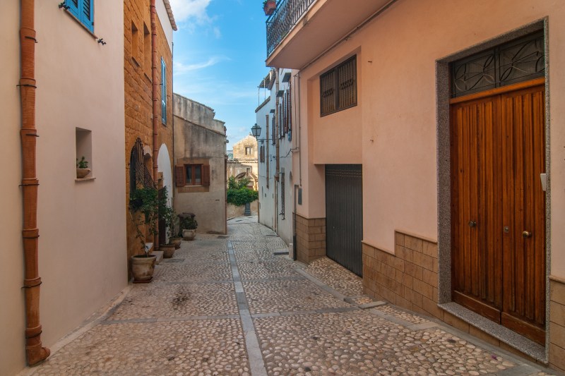 „Când am văzut anunțul, am crezut că e o glumă”. O familie de britanici a cumpărat cu doar 3 euro o casă în una dintre cele mai frumoase localități din Italia