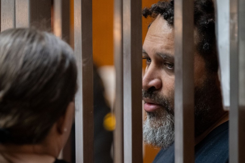 Câștigător al premiului Pulitzer, arestat într-un dosar în care e acuzat că deține materiale cu abuzuri asupra copiilor generate de AI