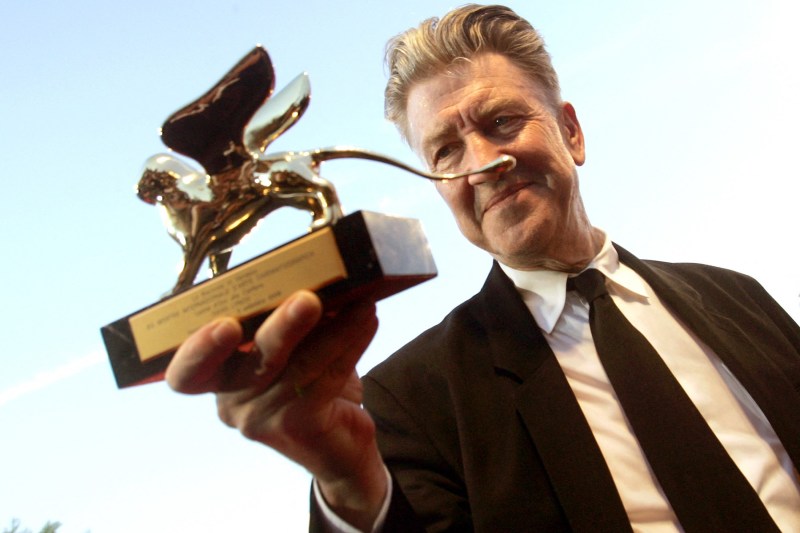 Ce spunea David Lynch în urmă cu câteva luni după ce a fost diagnosticat cu o boală la plămâni din cauza fumatului