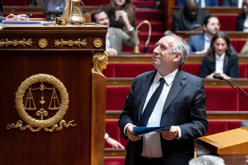 O declarație a premierului francez Francois Bayrou despre „senzația unei invazii” a imigranților a torpilat discuțiile privind bugetul și amenință cu o nouă criză