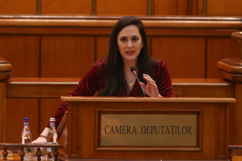 Prima reacție din USR la tatuajul lui Marcel Ciolacu: „Putea să și-l tatueze și pe frunte”