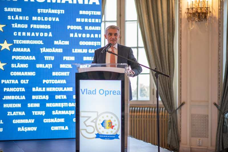 Primarul din Sinaia, bănuit că a primit mită de la Nordis. Edilul, denunțat chiar de patronul firmei imobiliare