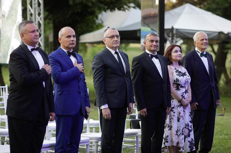 Vlad Oprea, primarul din Sinaia, la o gală a Tineretului PNL, alături de Nicolae Ciucă, Rareș Bogdan, Sorin Cîmpeanu și Theodor Stolojan, Foto: Inquam Photos / George Călin
