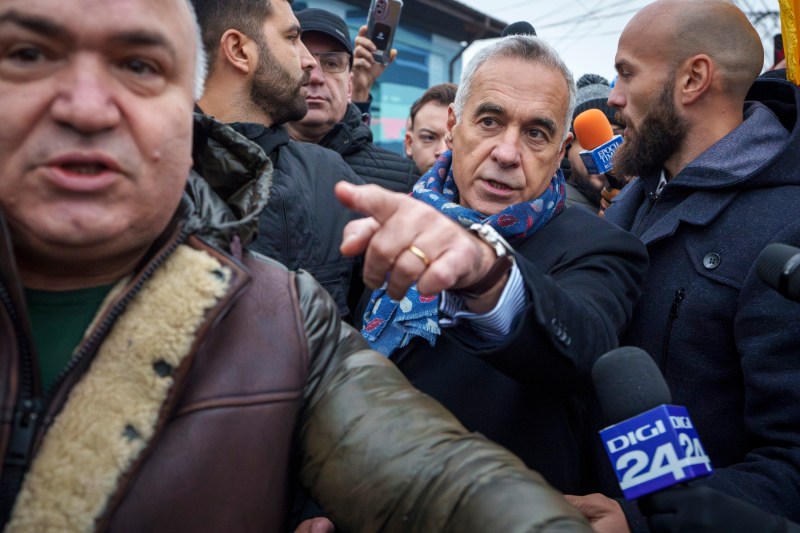 Reacția lui Călin Georgescu la protestul AUR, într-o postare în engleză: „Reluarea turului II, singura cale pentru corupți să ceară iertare poporului”