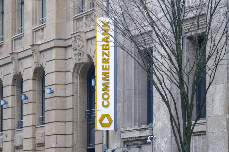 Soluția in extremis prin care a doua cea mai mare bancă din Germania vrea să evite să fie preluată de italienii de la UniCredit