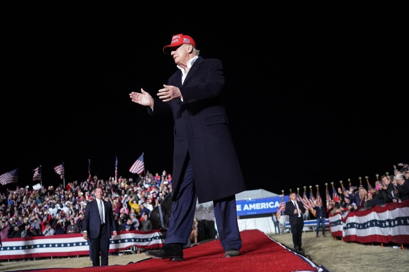 ULTIMA ORĂ Donald Trump a făcut anunțul oficial privind viitorul TikTok în SUA. Președintele va emite luni un ordin executiv care va permite aplicației să funcționeze