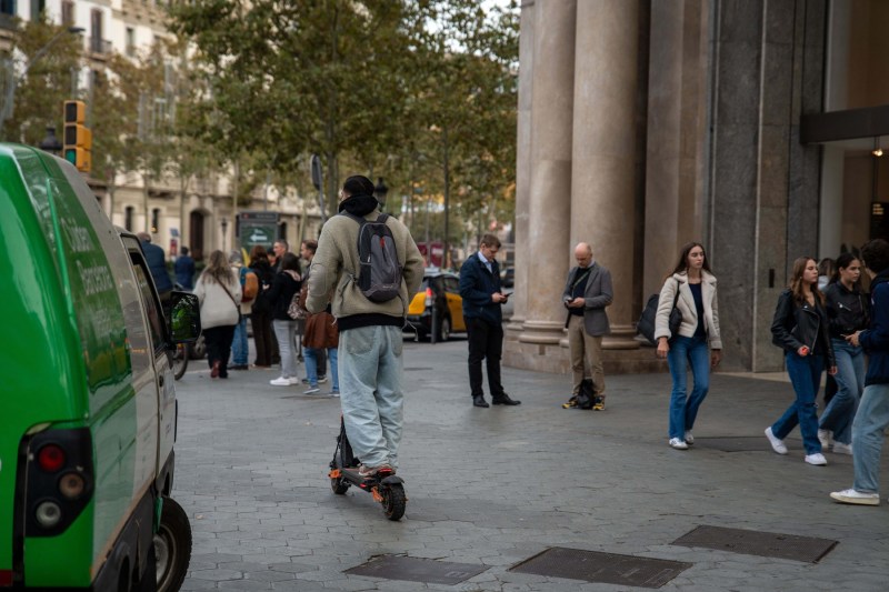 Un mare oraș european interzice circulația trotinetelor electrice pe trotuare de weekendul acesta, sub amenințarea unor amenzi mari