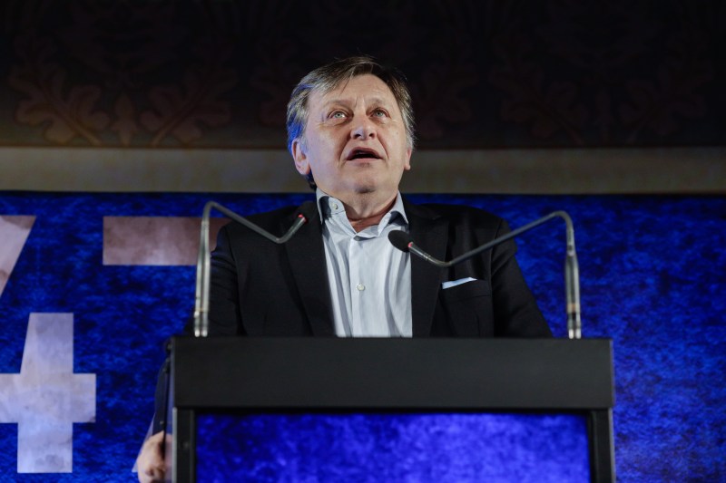 Un senator PSD îi reproșează lui Crin Antonescu că „nu a preluat frâiele” coaliției: „Tu aștepți să te caute cineva?”