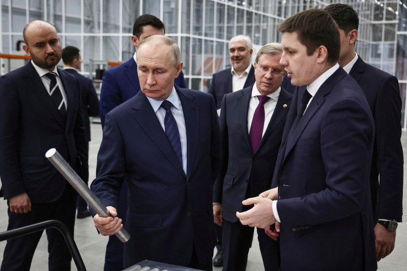 Vladimir Putin respinge negocierile de pace cu Ucraina condusă de Zelenski. Ce „probleme juridice” invocă