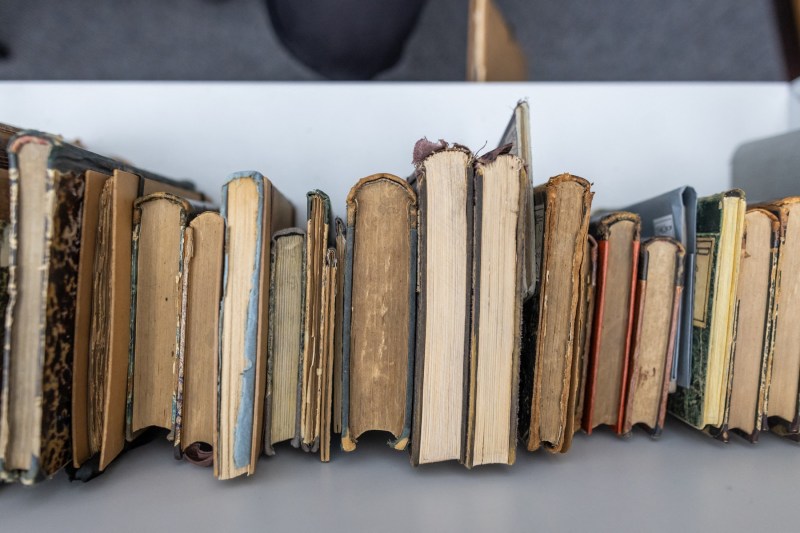 Carte returnată după 106 ani bibliotecii de la care fusese împrumutată, în timpul Războiului Civil din Rusia