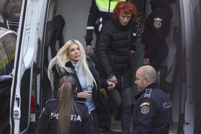 Cheltuielile de lux ale cuplului Laura Vicol – Vladimir Ciorbă: 5 milioane de euro dați pe mașini și 1,5 milioane pe zboruri, susține DIICOT