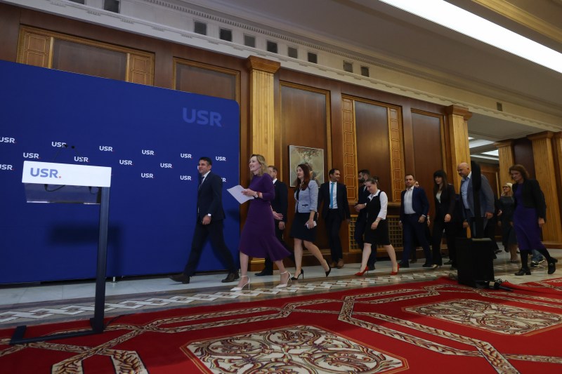 „Ciolacu și-a depășit rezerva de zbor”. USR precizează în ce condiții va susține moțiunea de cenzură