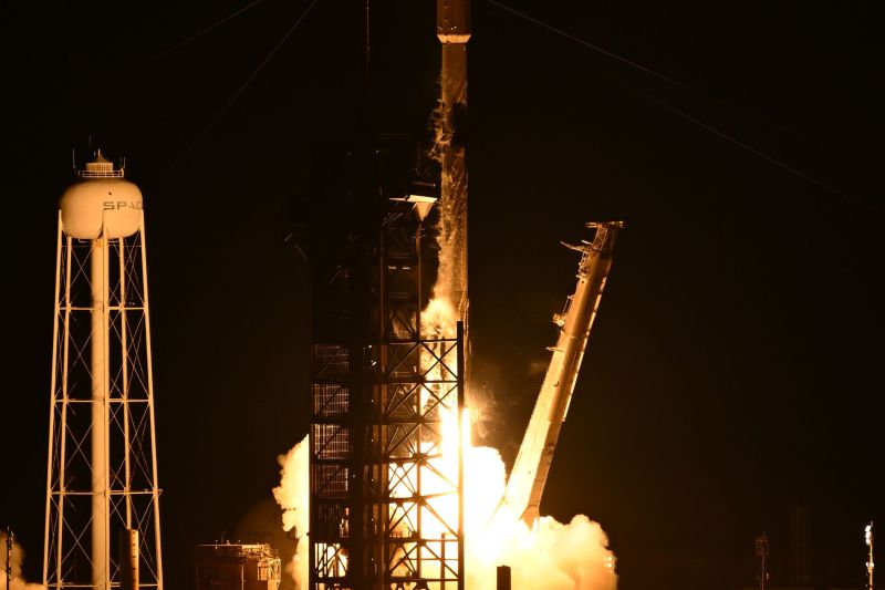 Compania privată Intuitive Machines a trimis o nouă sondă către Lună, ca parte a unei misiuni care vrea să afle cât mai mult despre apa selenară