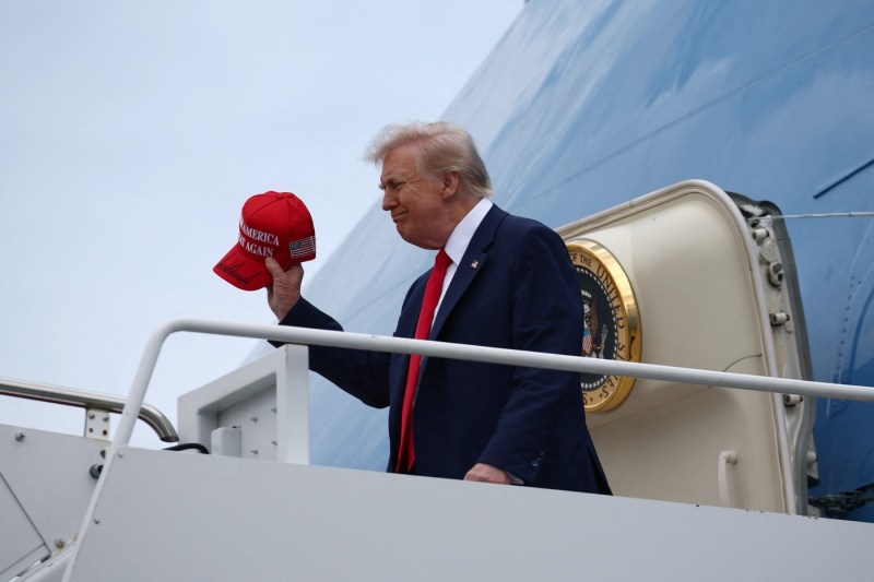Donald Trump riscă să nu mai zboare cu noul Air Force One. Boeing a amânat livrarea noilor aeronave prezidențiale