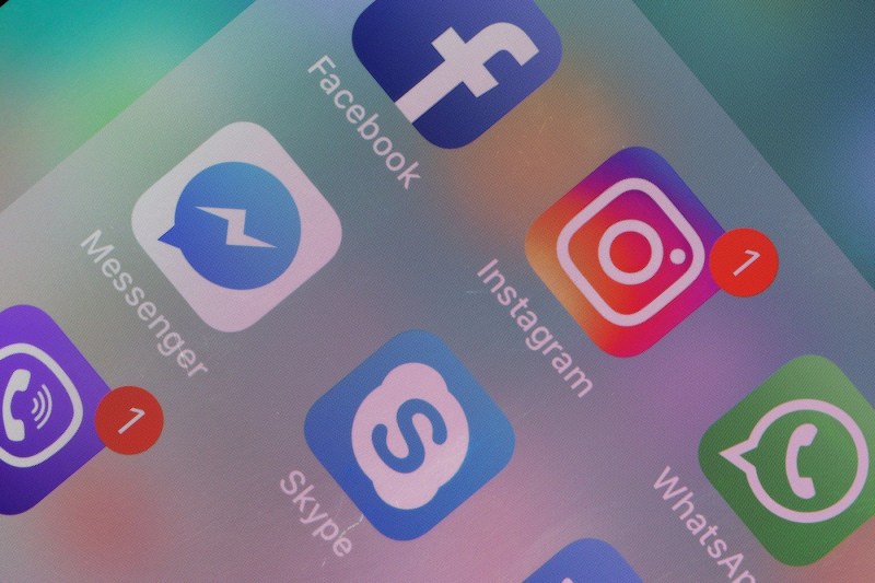 „Droguri digitale”. Hipnotizați de online, oamenii dau chiar și sexul real pe pornografie, avertizează un doctor de la Universitatea Stanford