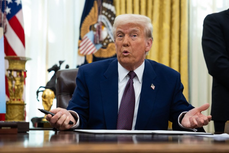 „Este atât de simplu, o chestiune de echitate”. Trump își continuă ofensiva în războiul comercial și promite noi taxe vamale „reciproce”